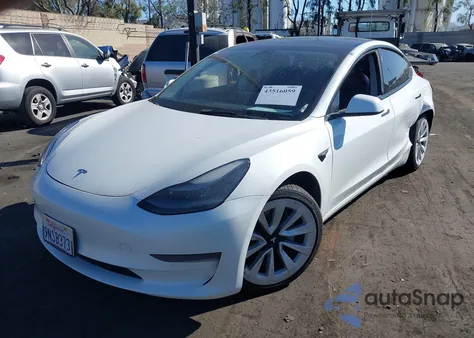 2022 Tesla Model 3 Rear-Wheel Drive z USA, uszkodzony, nr VIN 5YJ3E1EA1NF190793